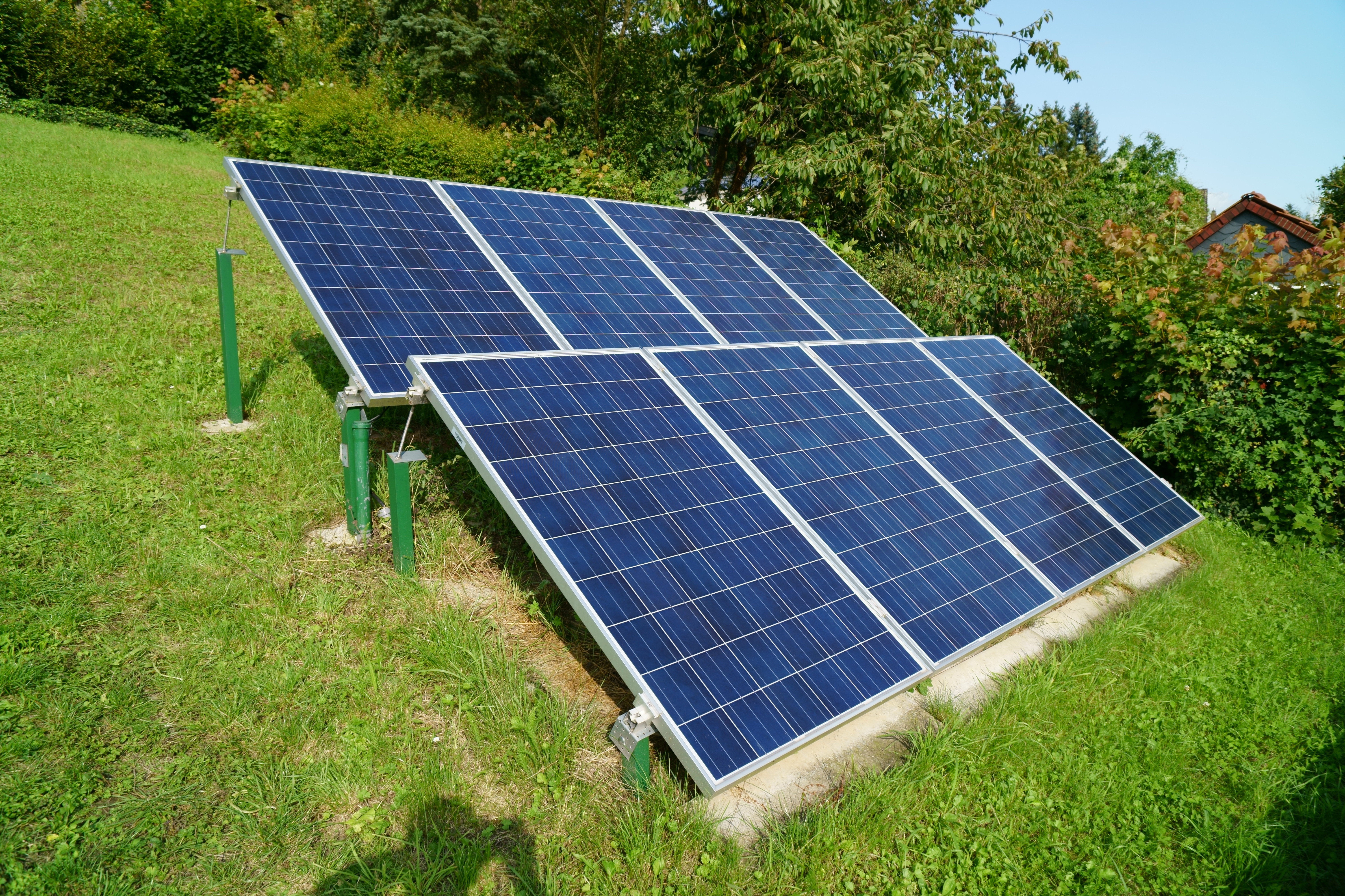 Instalación solar limpia y funcionando tras revisión técnica